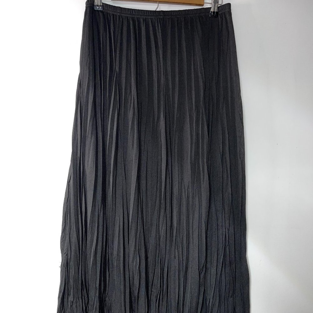 Dressbarn- skirt black